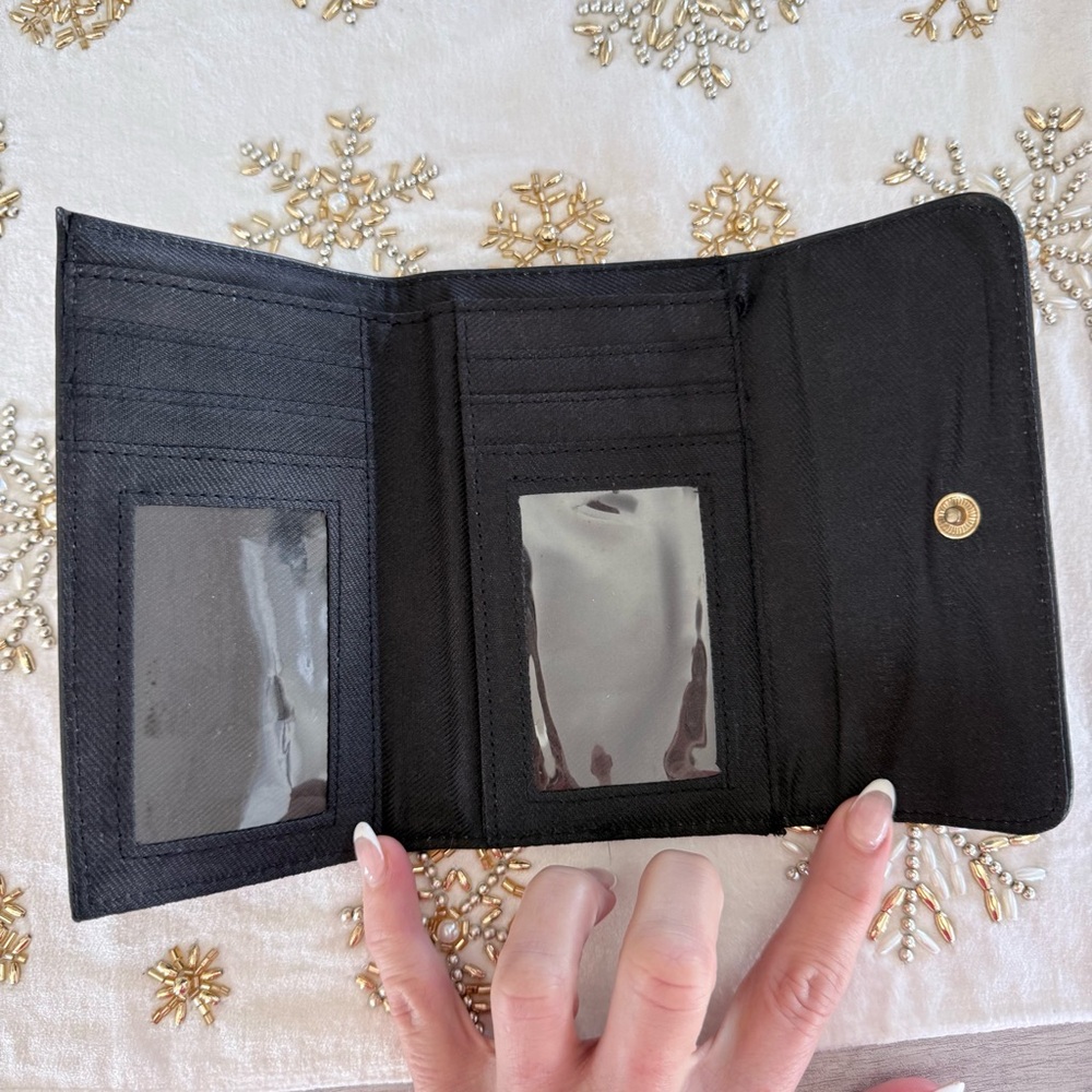St. John Collection black leather trifold wallet NWOT - Picture 6 of 6